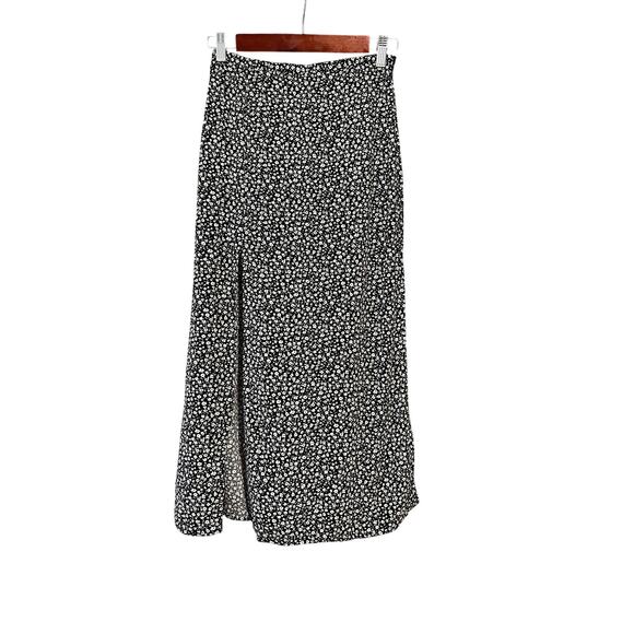 NWT H&M Women's Ditsy Floral Print Crepe Midi Skirt High Slit Black/White Size 2 - Picture 2 of 11